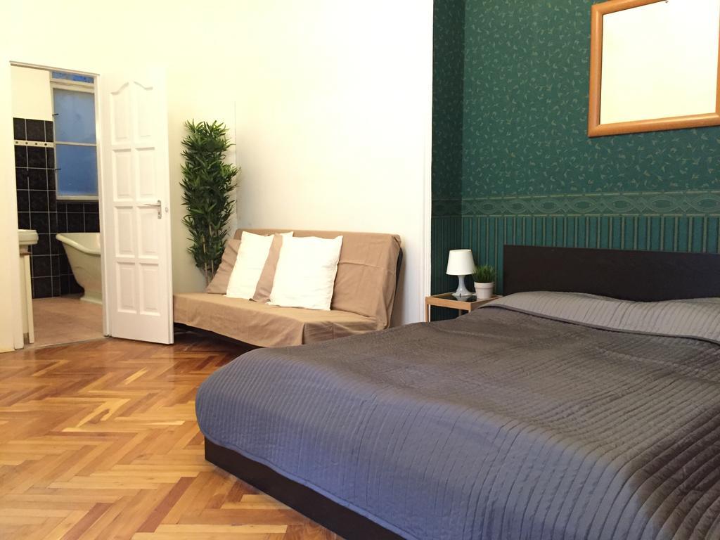 Budget Apartment By Hi5 - Vaci Street 44 Budapest Eksteriør bilde